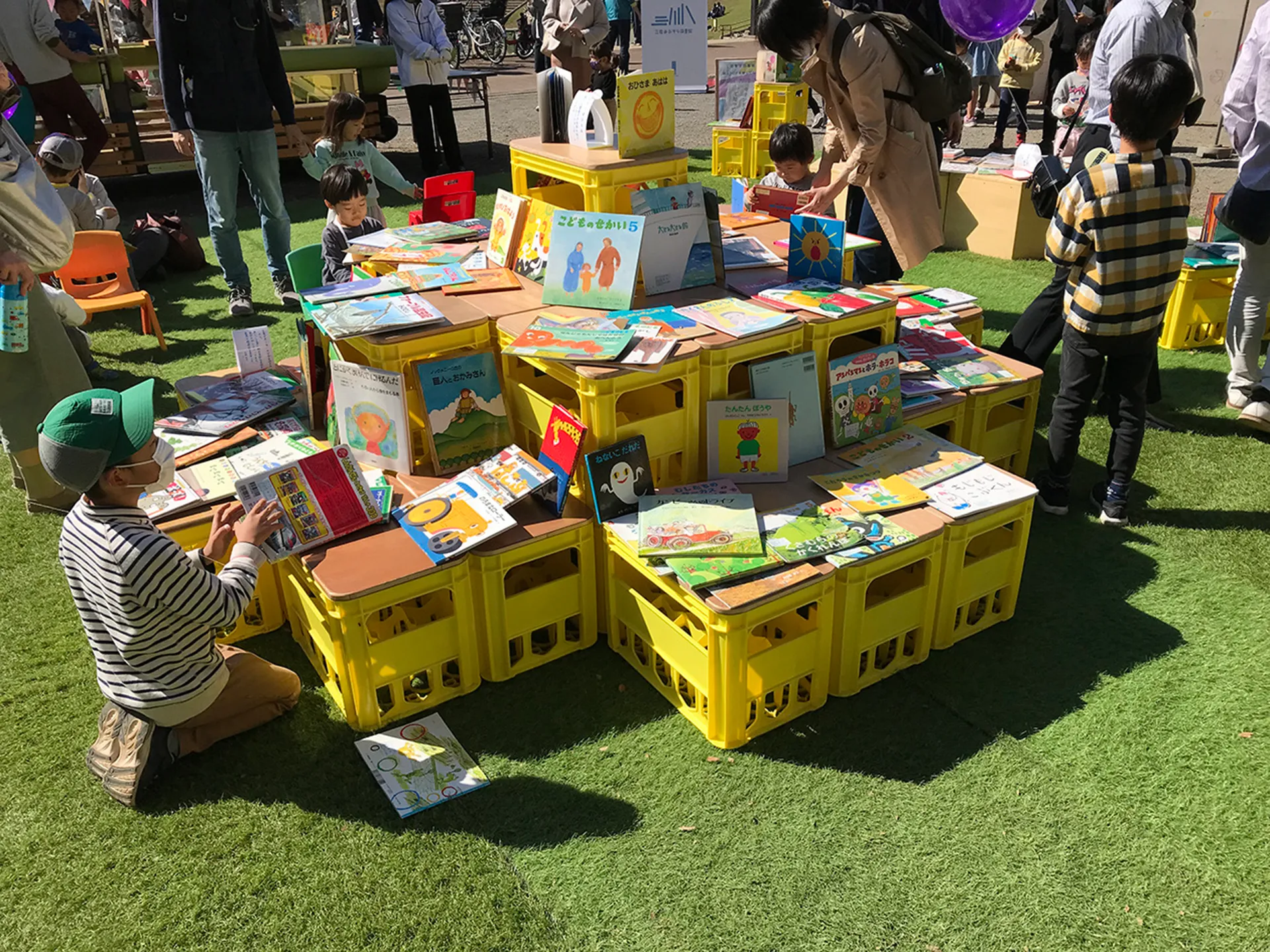 東京都市大学都市生活学部「ほんのひととき　広場で読書」